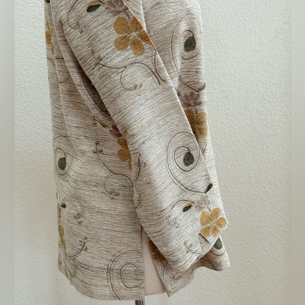 Chic Beige Silk Floral Button Down Shirt Size 16 (Chico’s size 3) - Picture 6 of 13
